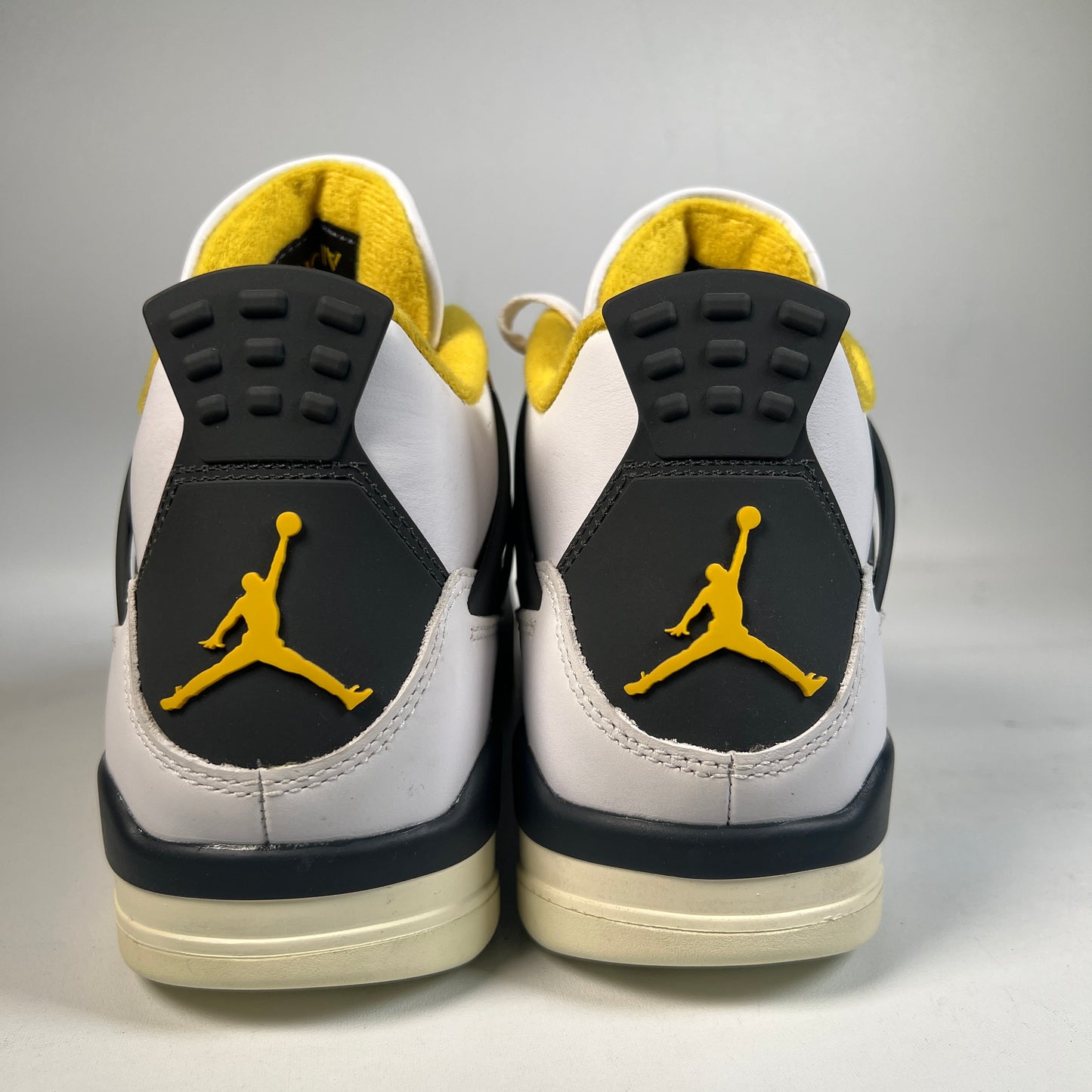 Jordan 4 Vivid Sulfur (2024) Size 8.5M/10W USED s22735