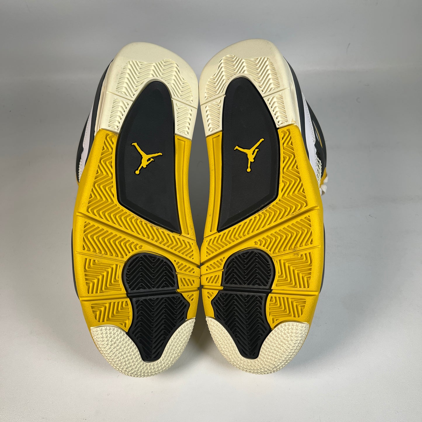 Jordan 4 Vivid Sulfur (2024) Size 8.5M/10W USED s22735