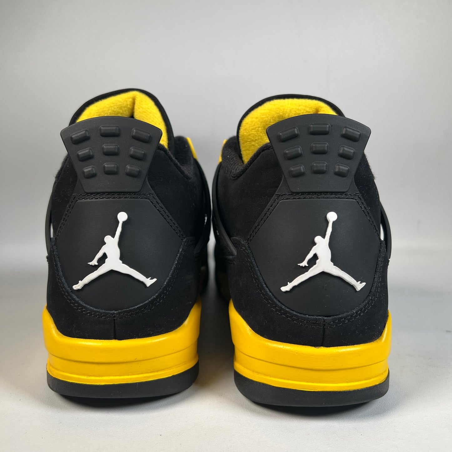 Jordan 4 Thunder (2023) Size 10 USED s22770