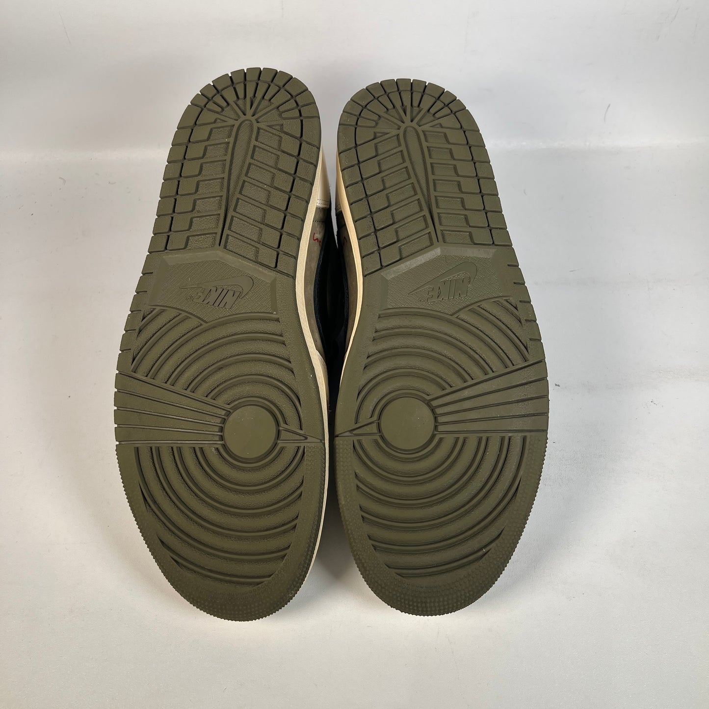 Jordan 1 Low Travis Scott Medium Olive (2024) Size 10.5 USED s22749