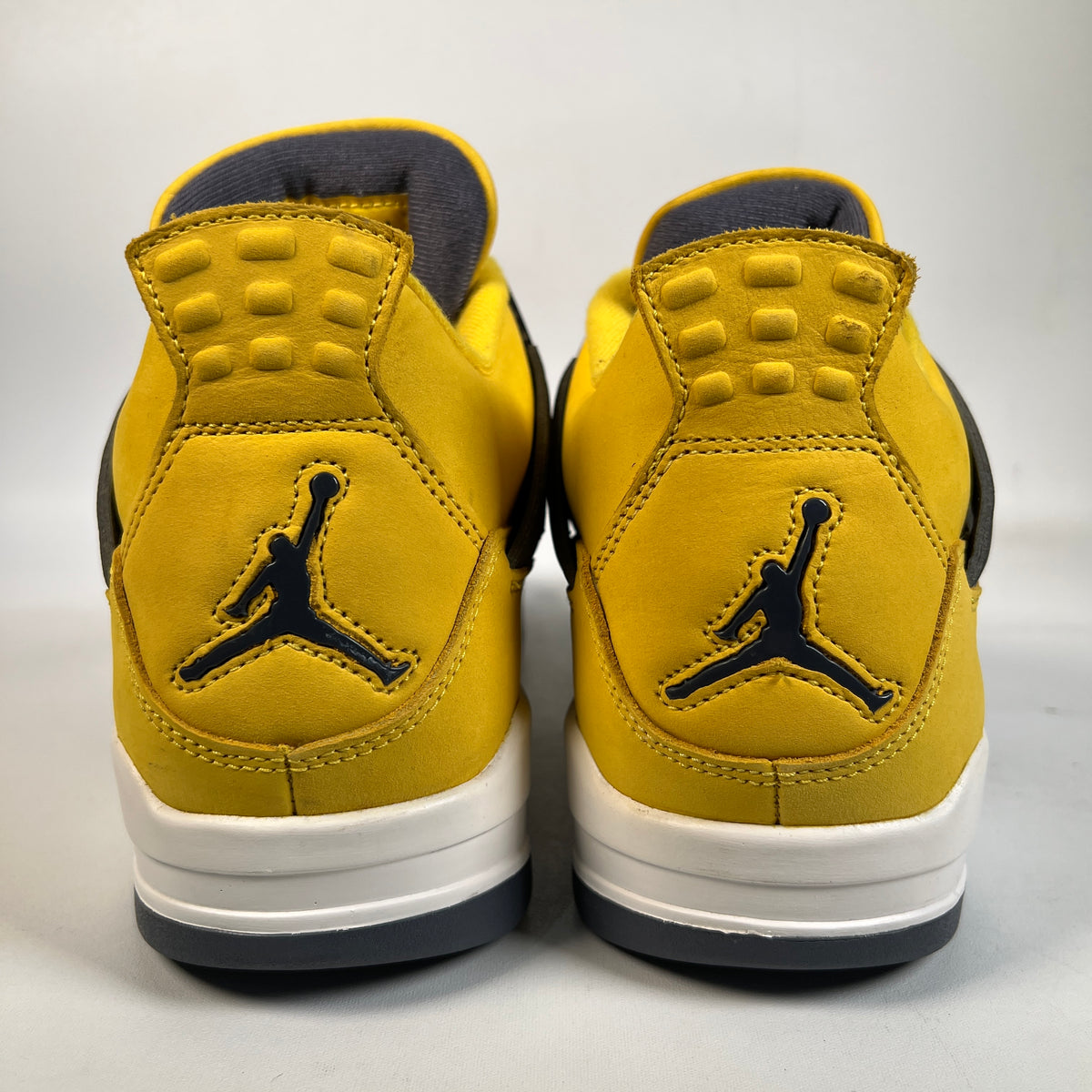 Jordan 4 Lightning (2020) Size 9 USED s22783