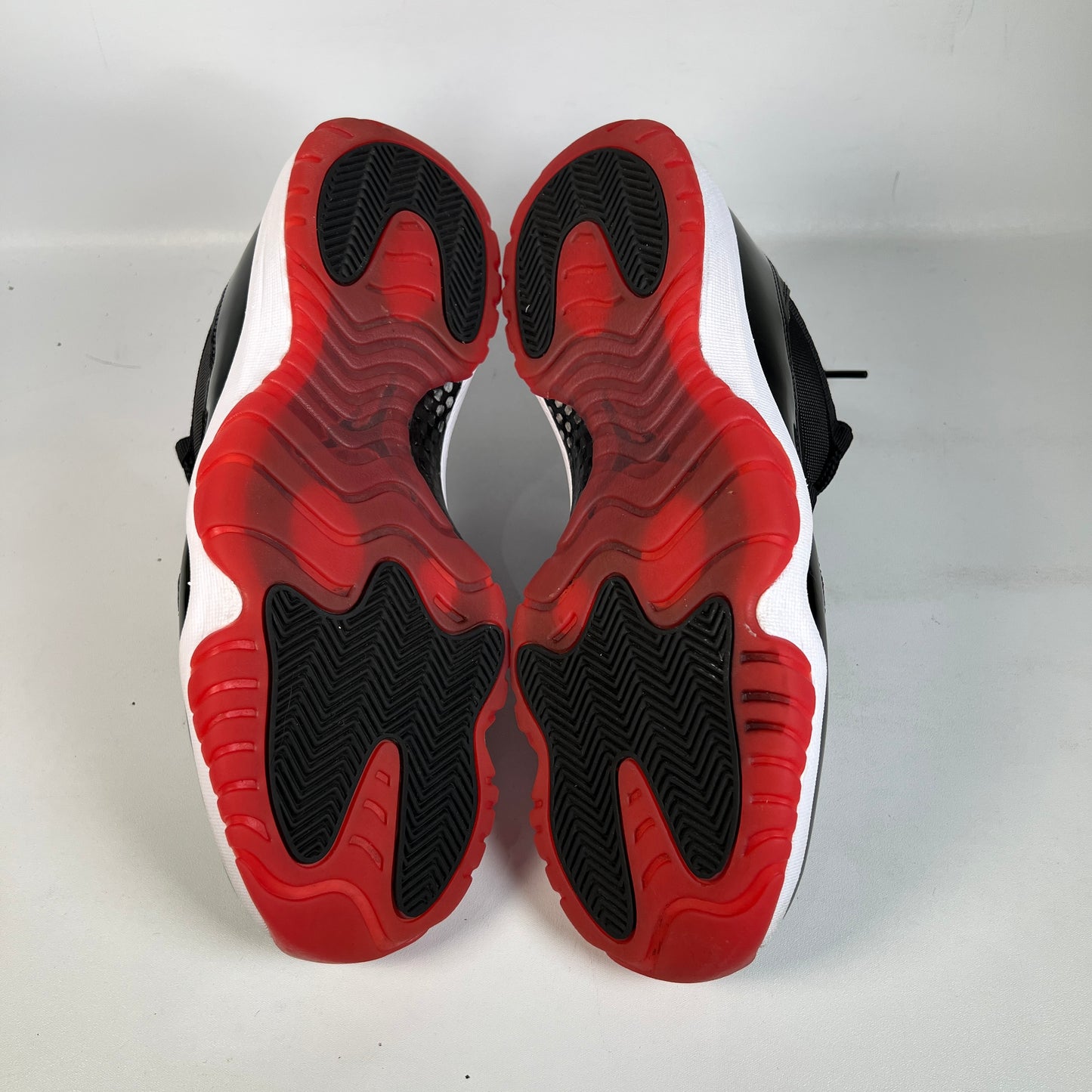 Jordan 11 Low Bred (2025) Size 11 USED s22910
