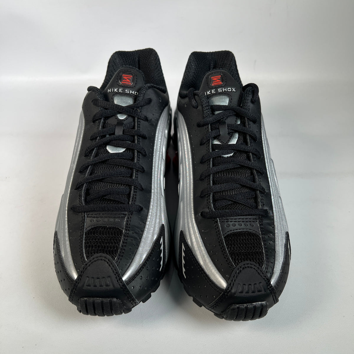 Nike Shox R4 Black Metallic Silver (2025) Size 7m / 8.5w NEW s22950