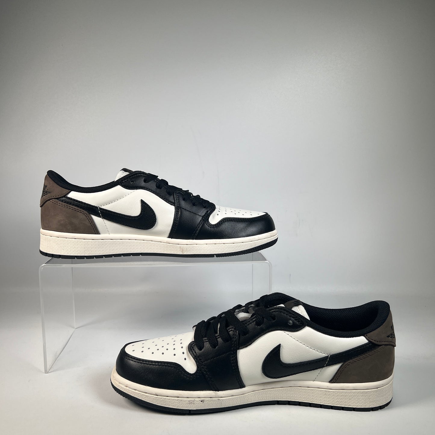 Jordan 1 Low Mocha (2024) Size 8.5 USED s23036