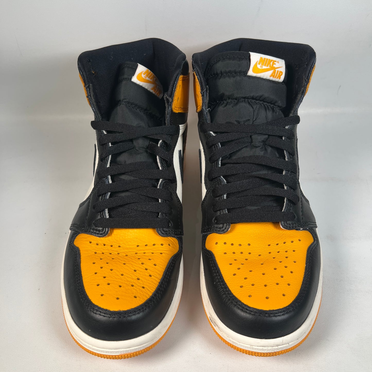 Jordan 1 High Taxi (2022) Size 9 USED s23047