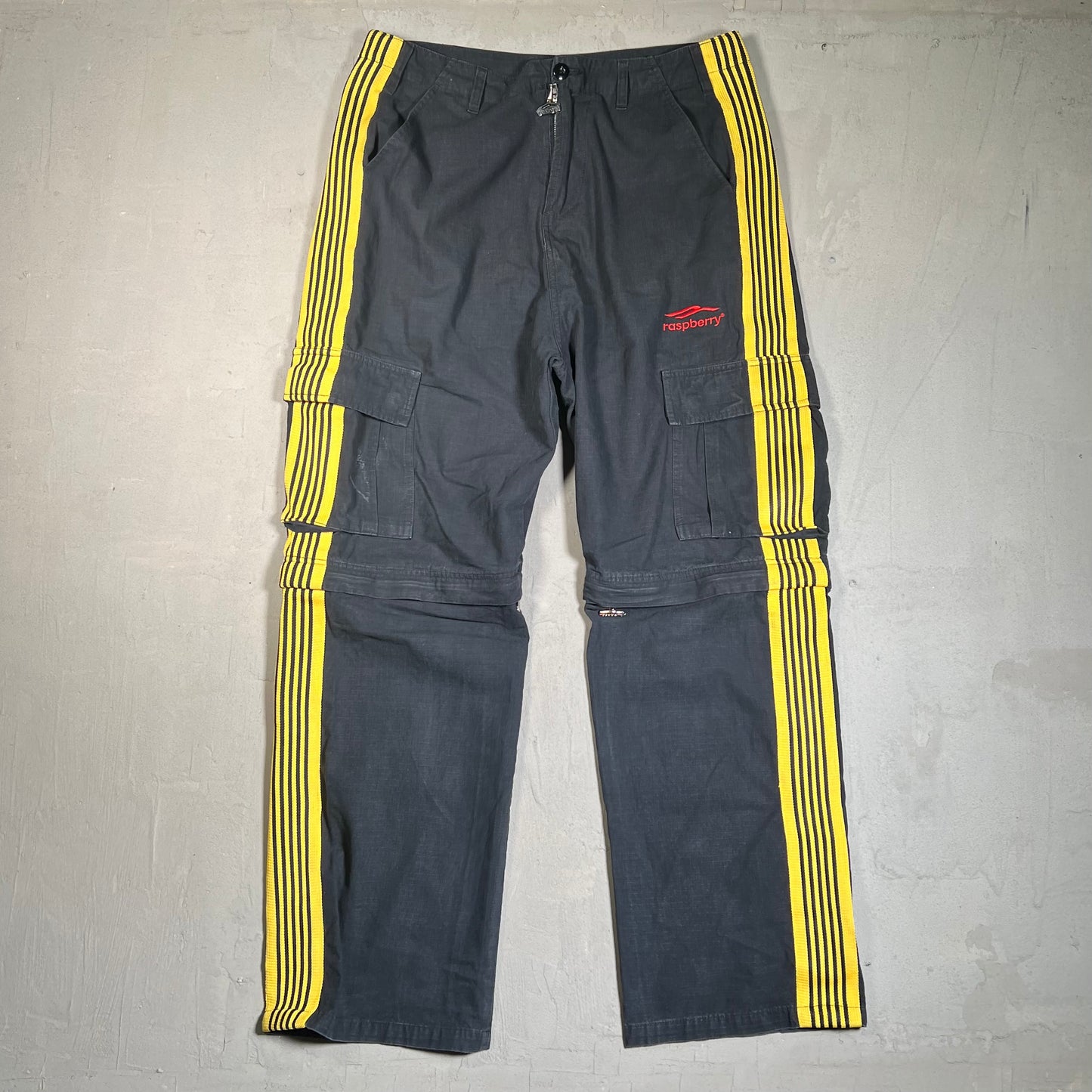 GV Gallery Raspberry Hills Black w/ Yellow Stripe Ripstop Convertile Pant Size Small USED x17675
