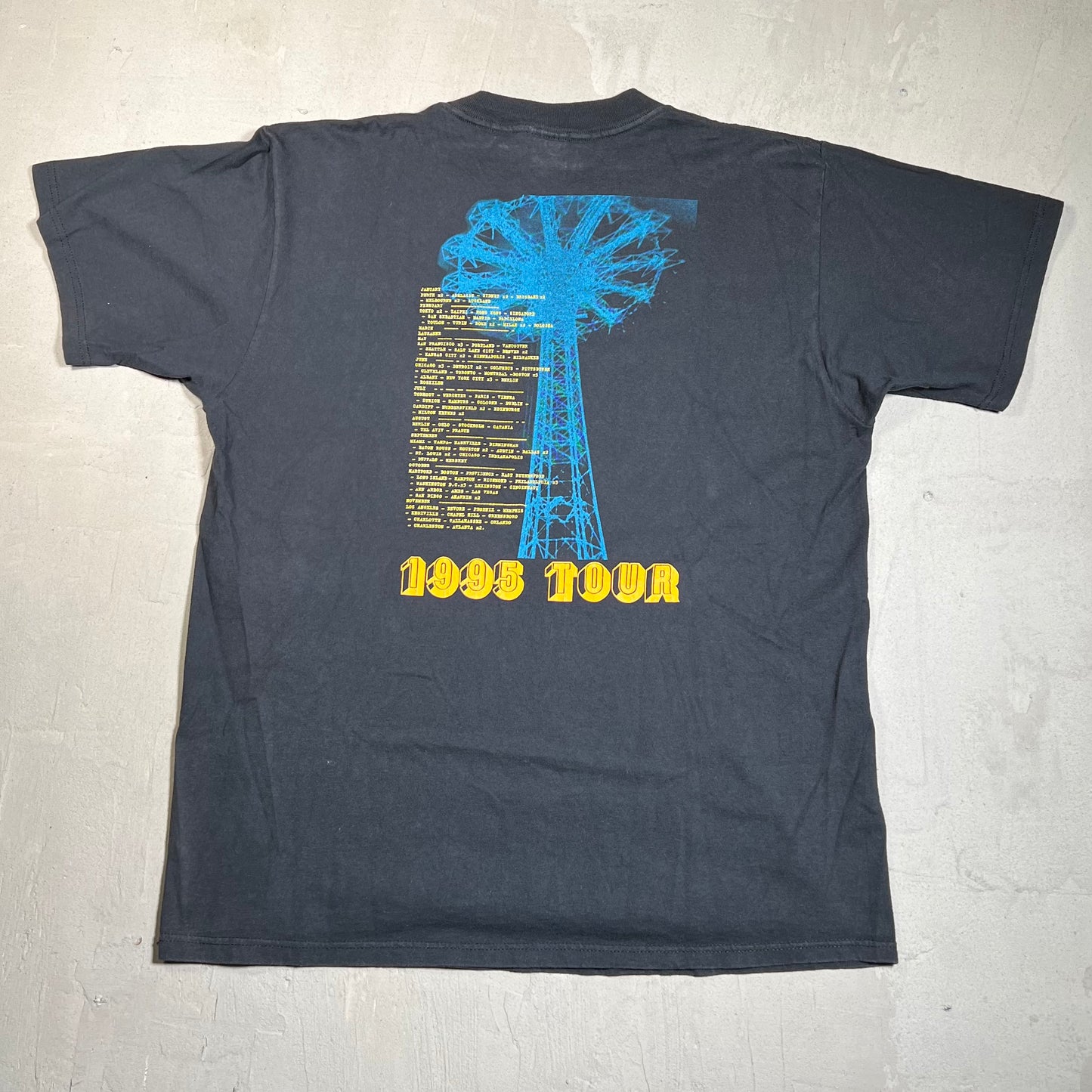 1995 REM tour tee black Size Large USED nice man tag v13856