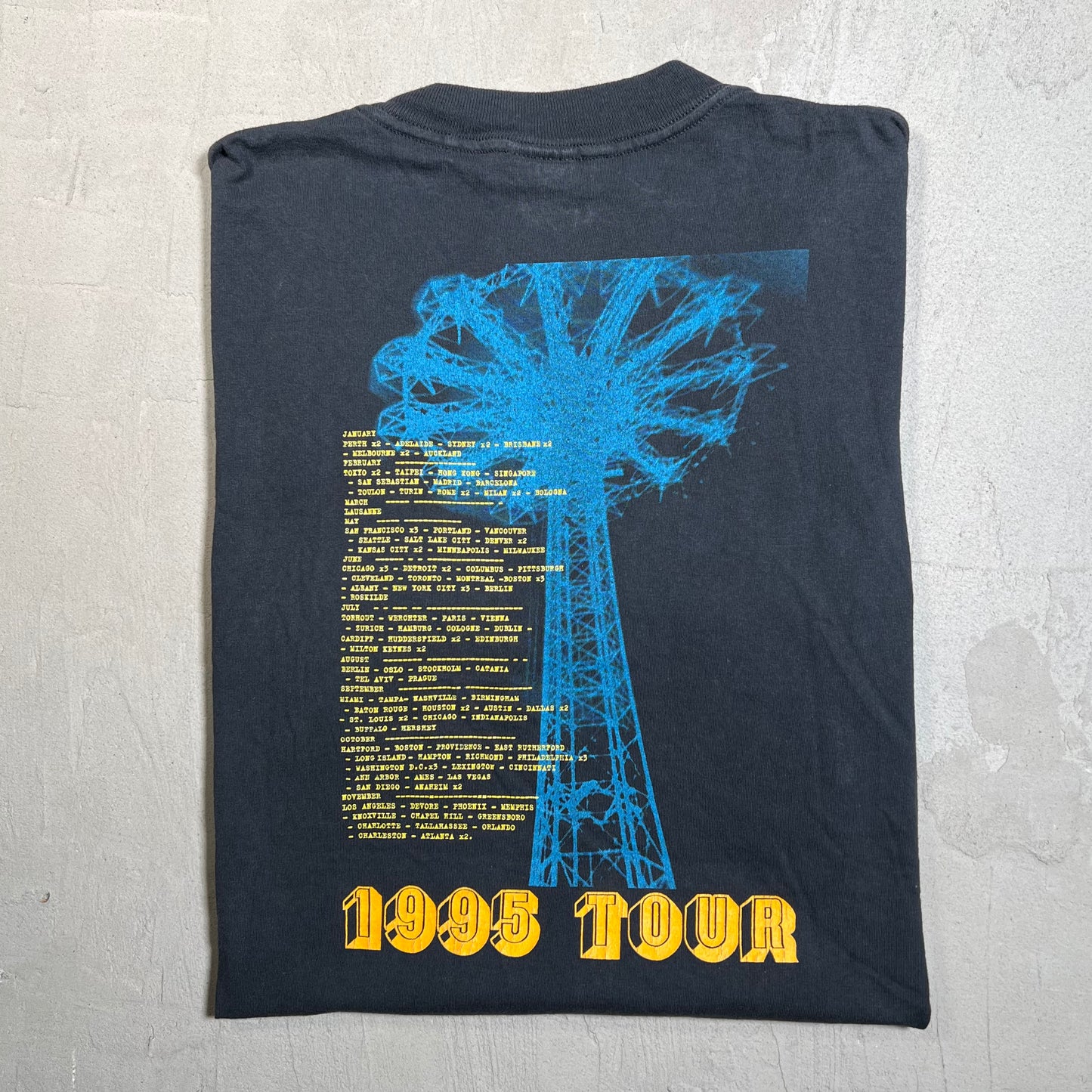 1995 REM tour tee black Size Large USED nice man tag v13856