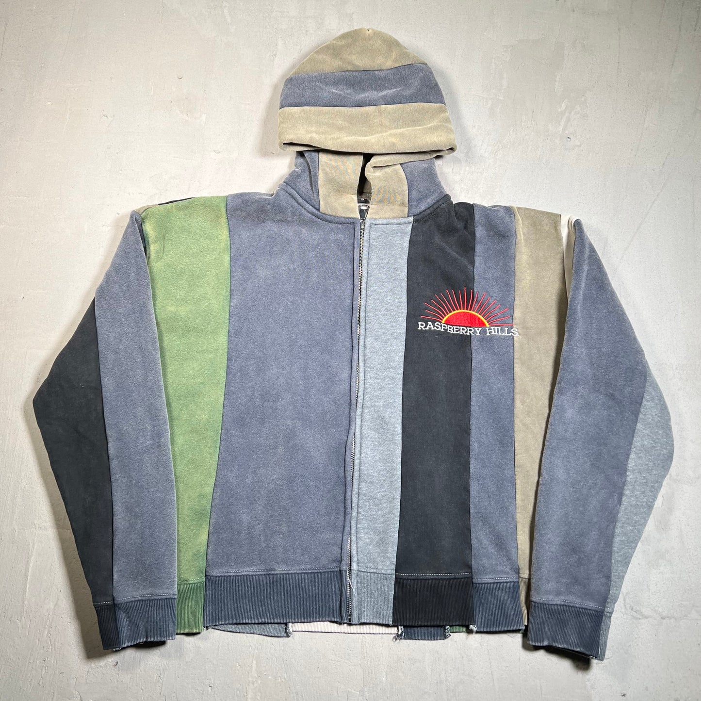 GV Gallery Raspberry Hills Bonsai Hoodie Size Small USED x17701