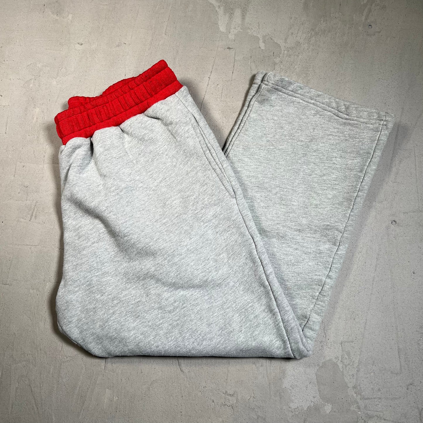 GV Gallery Rasperry Hills Grey/Red Plain Sweatpants Size Small USED x17711