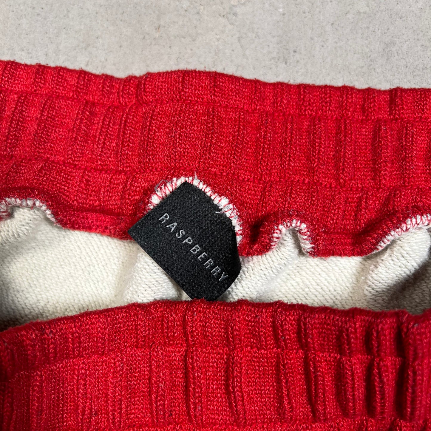 GV Gallery Rasperry Hills Grey/Red Plain Sweatpants Size Small USED x17711