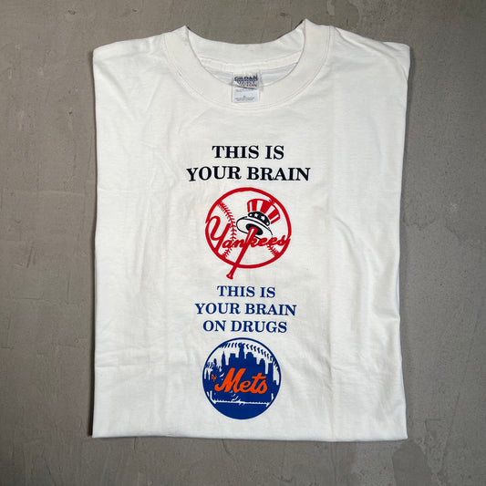 Y2K Yankees Mets Brain On Drugs White Tee Size XL USED v19626