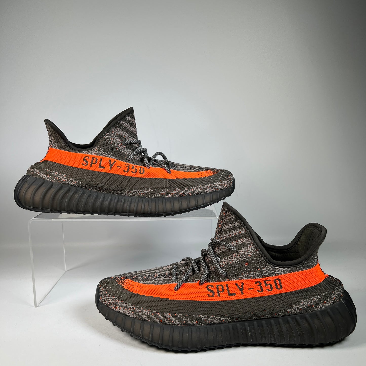 Yeezy 350v2 Carbon Beluga (2023) Size 10.5 USED s22964