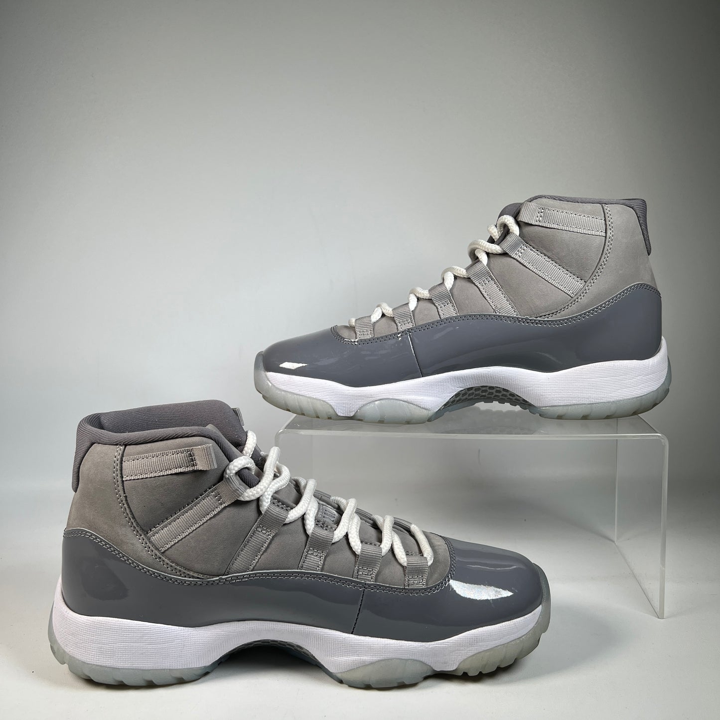 Jordan 11 Cool Grey (2021) Size 9.5 USED s23026