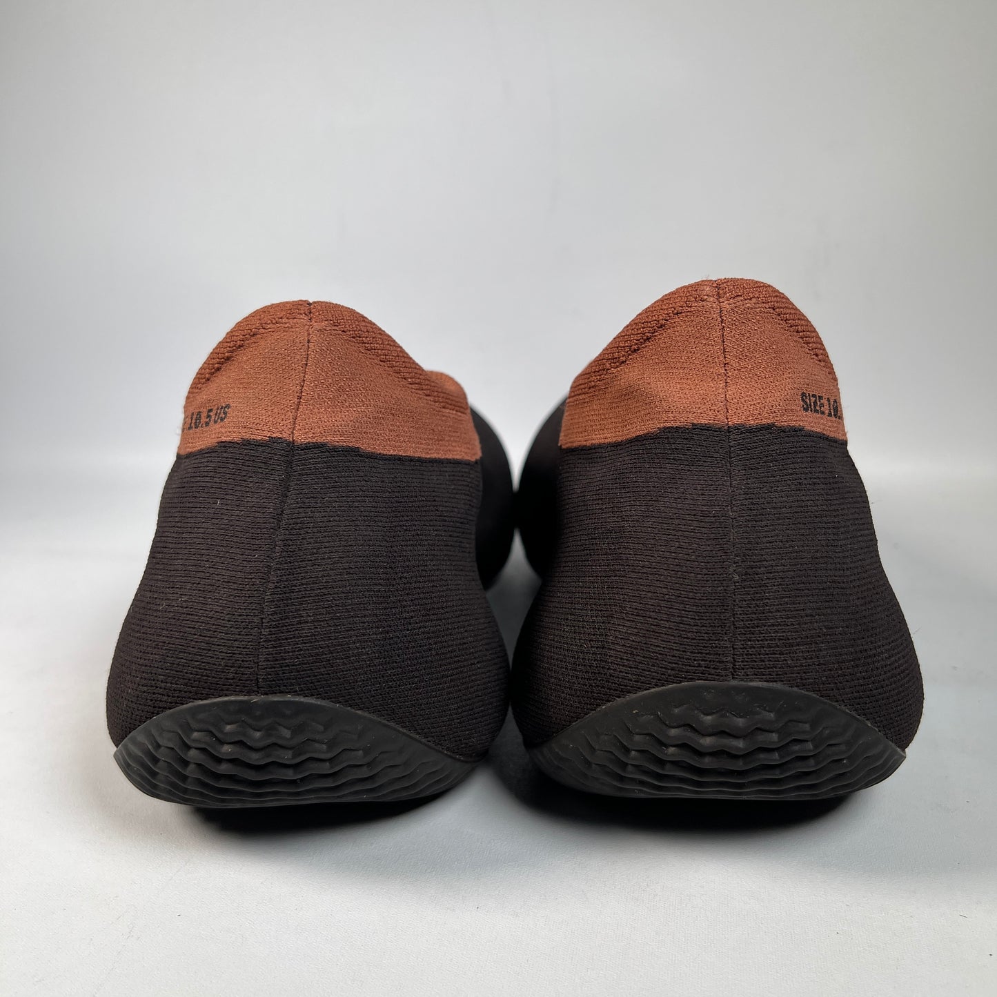Yeezy Knit Runner Stone Carbon (2022) Size 10.5 USED s22960