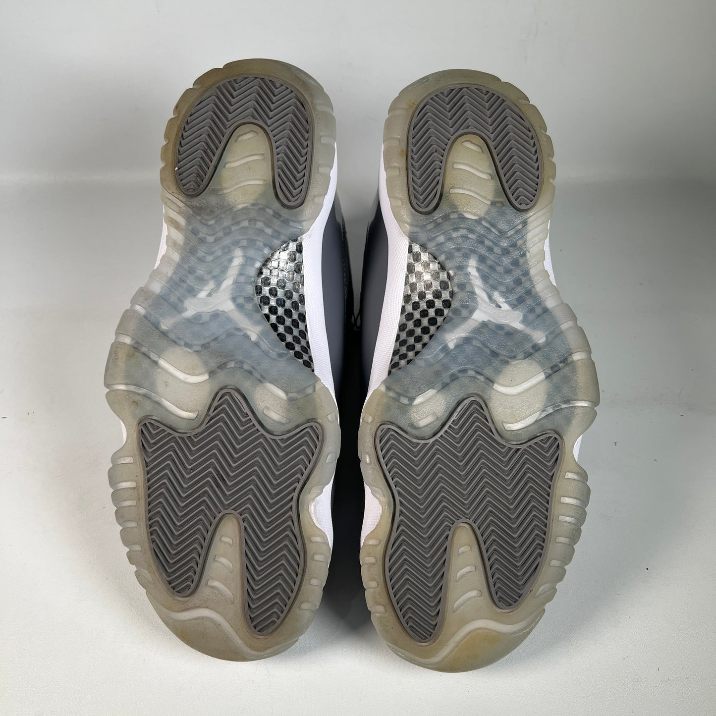Jordan 11 Cool Grey (2021) Size 10 USED s23051