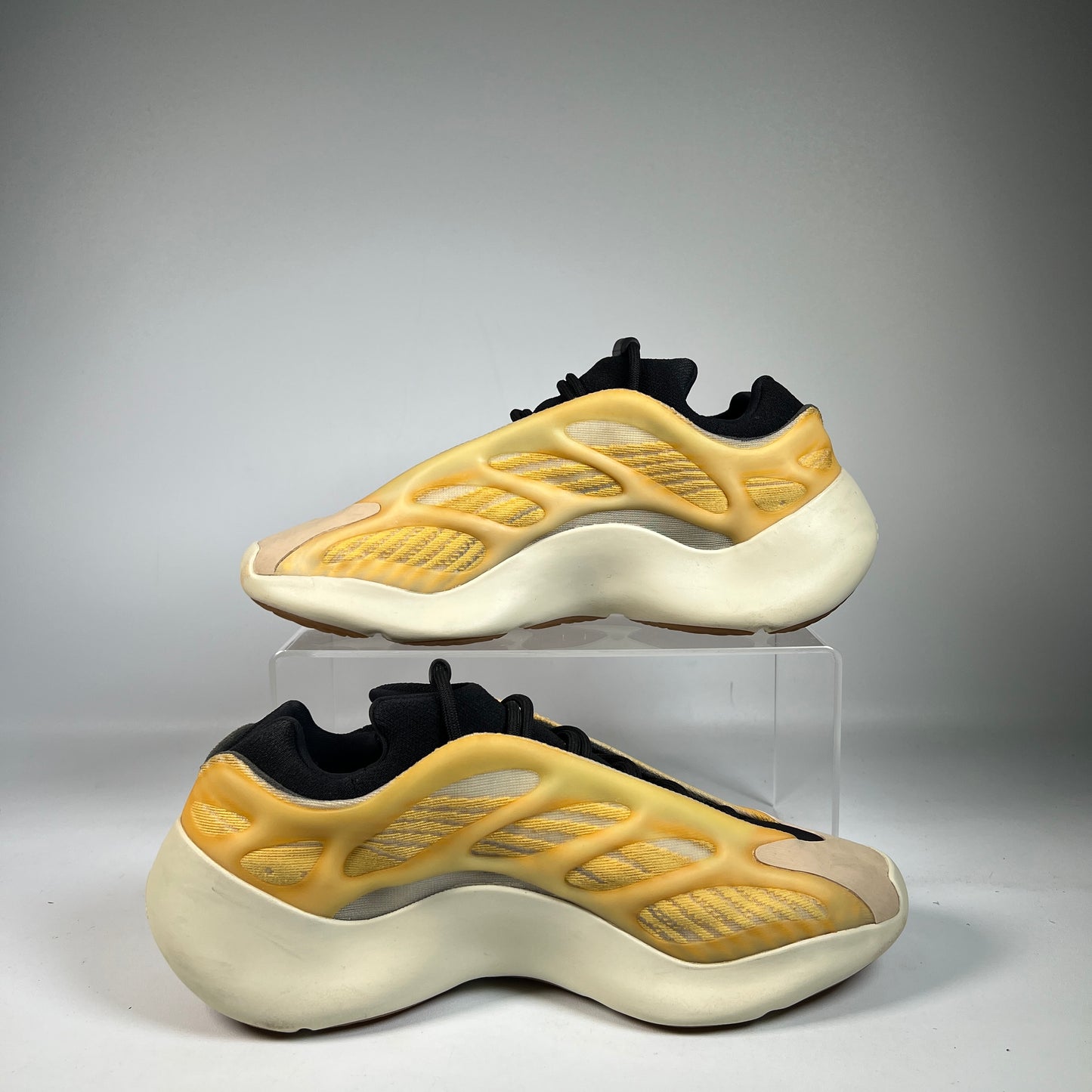 Yeezy 700v3 Mono Safflower (2022) Size 10 USED s22962