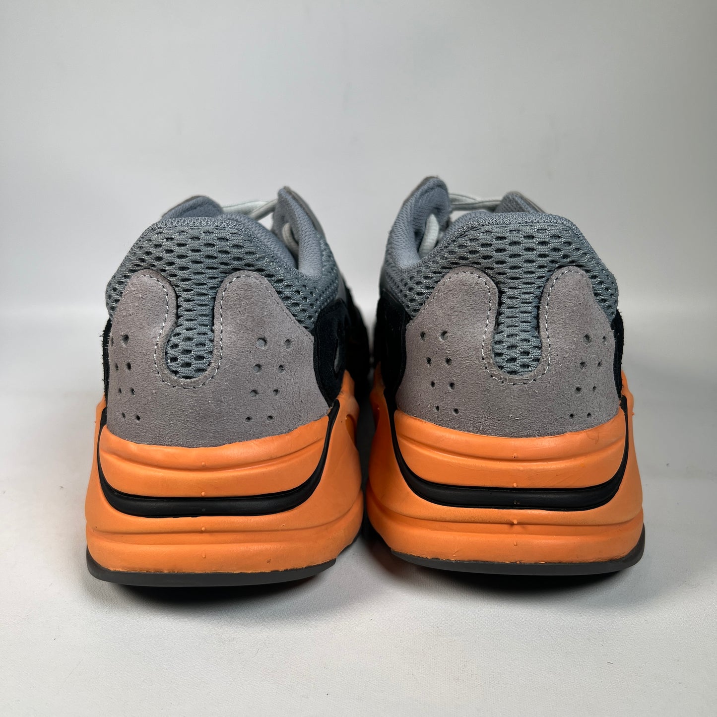 Yeezy 700 Wash Orange (2021) Size 9.5 USED s23041