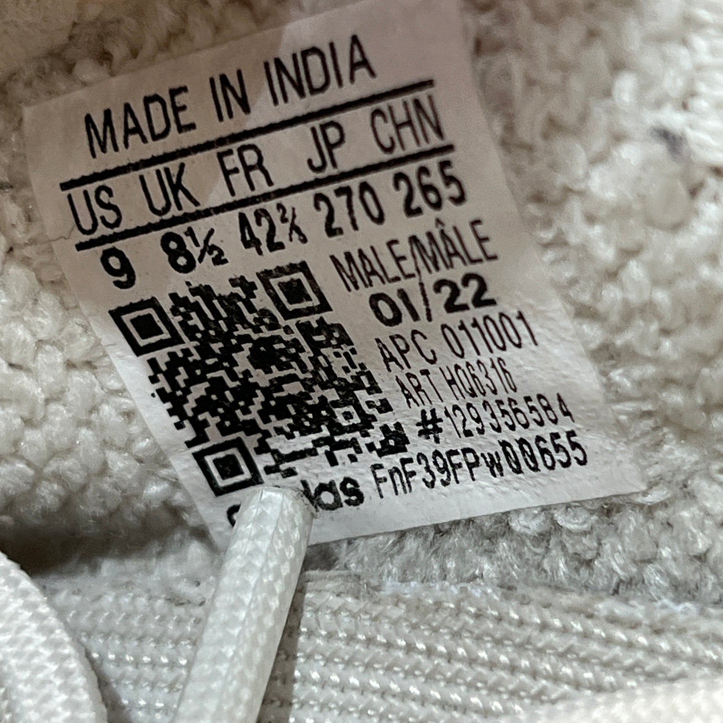 Yeezy 350 Bone (2022) Size 9 USED s23040