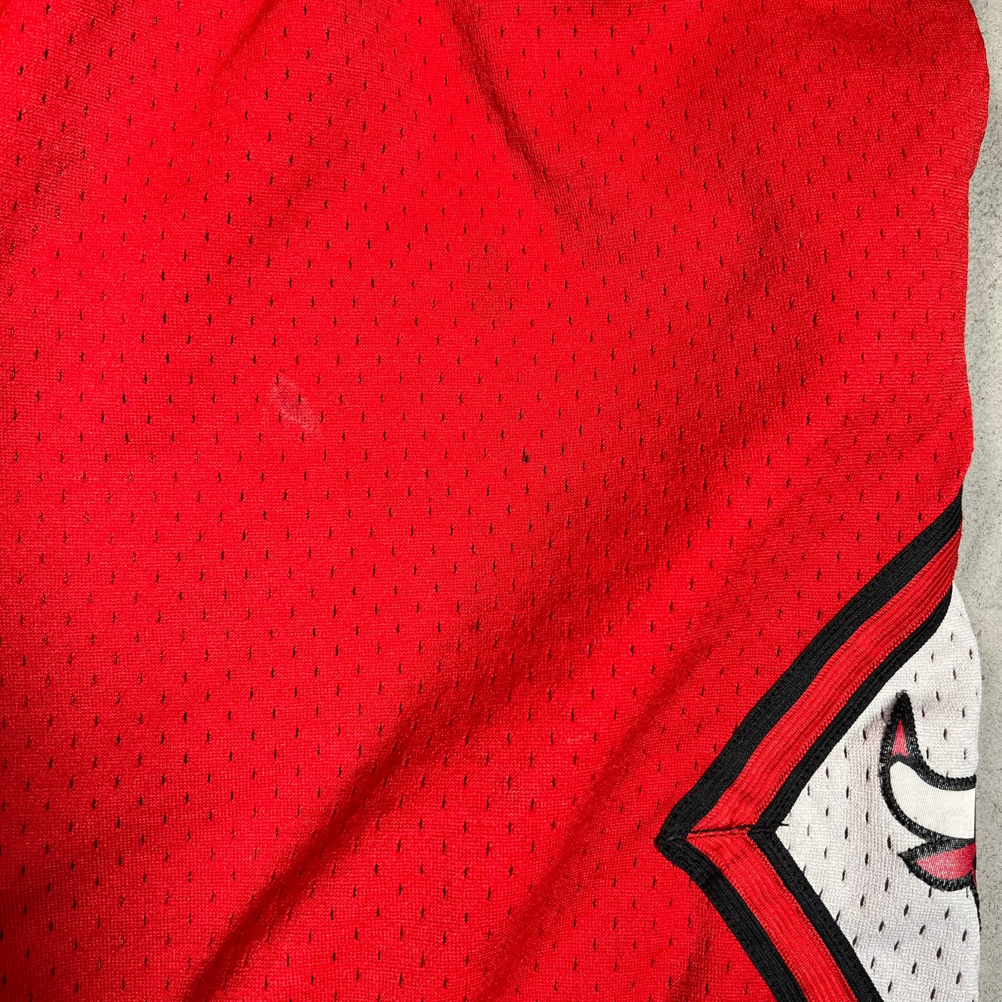 Mitchell and Ness Chicago Bulls 1997-98 Red Shorts Size Large USED v19603