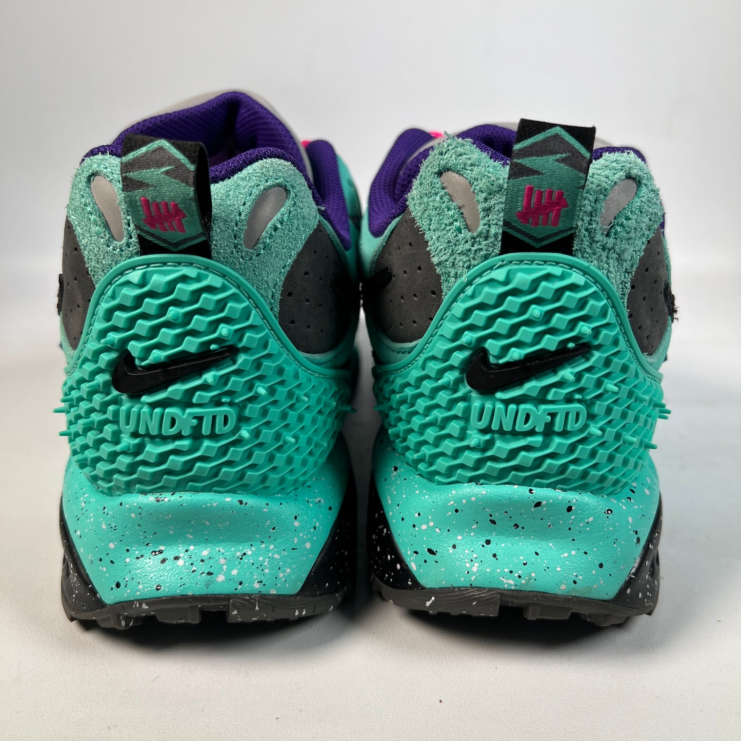 Nike Air Terra Humara Undefeated Light Menta (2024) Size 7.5 USED s23096
