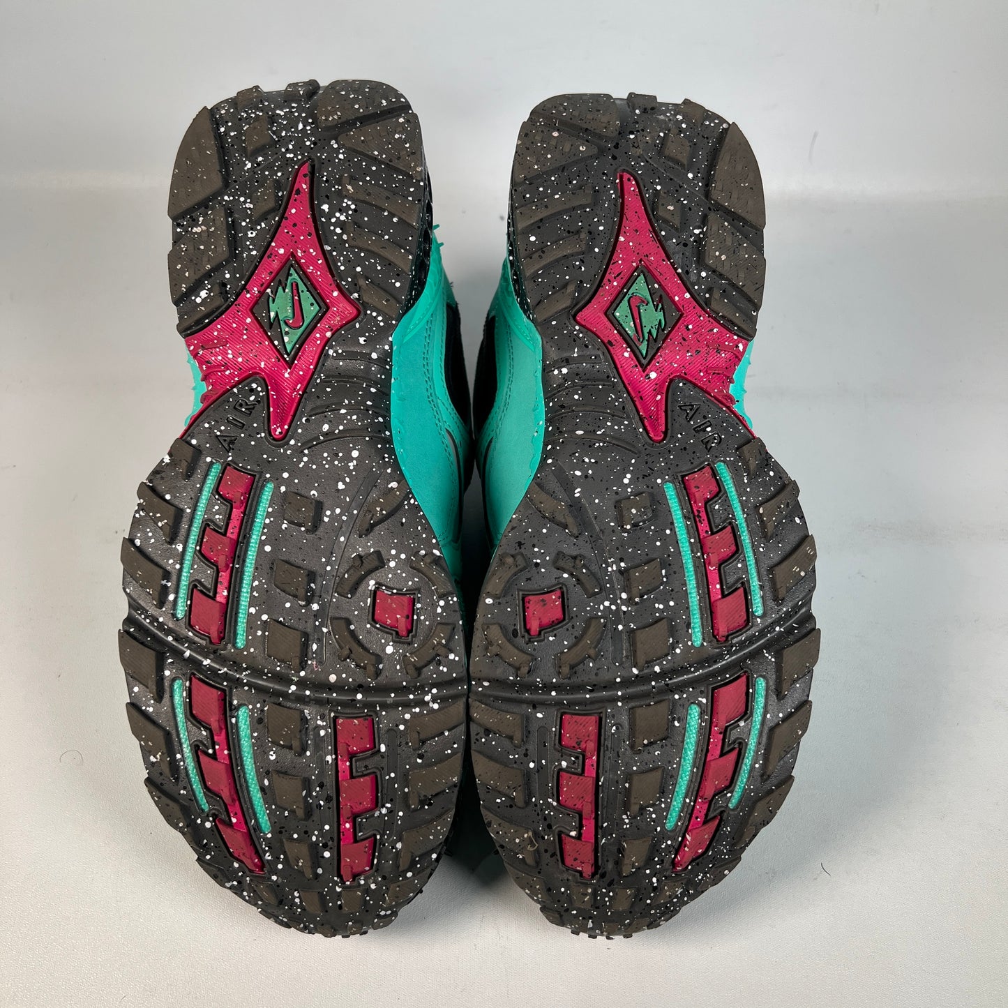 Nike Air Terra Humara Undefeated Light Menta (2024) Size 7.5 USED s23096