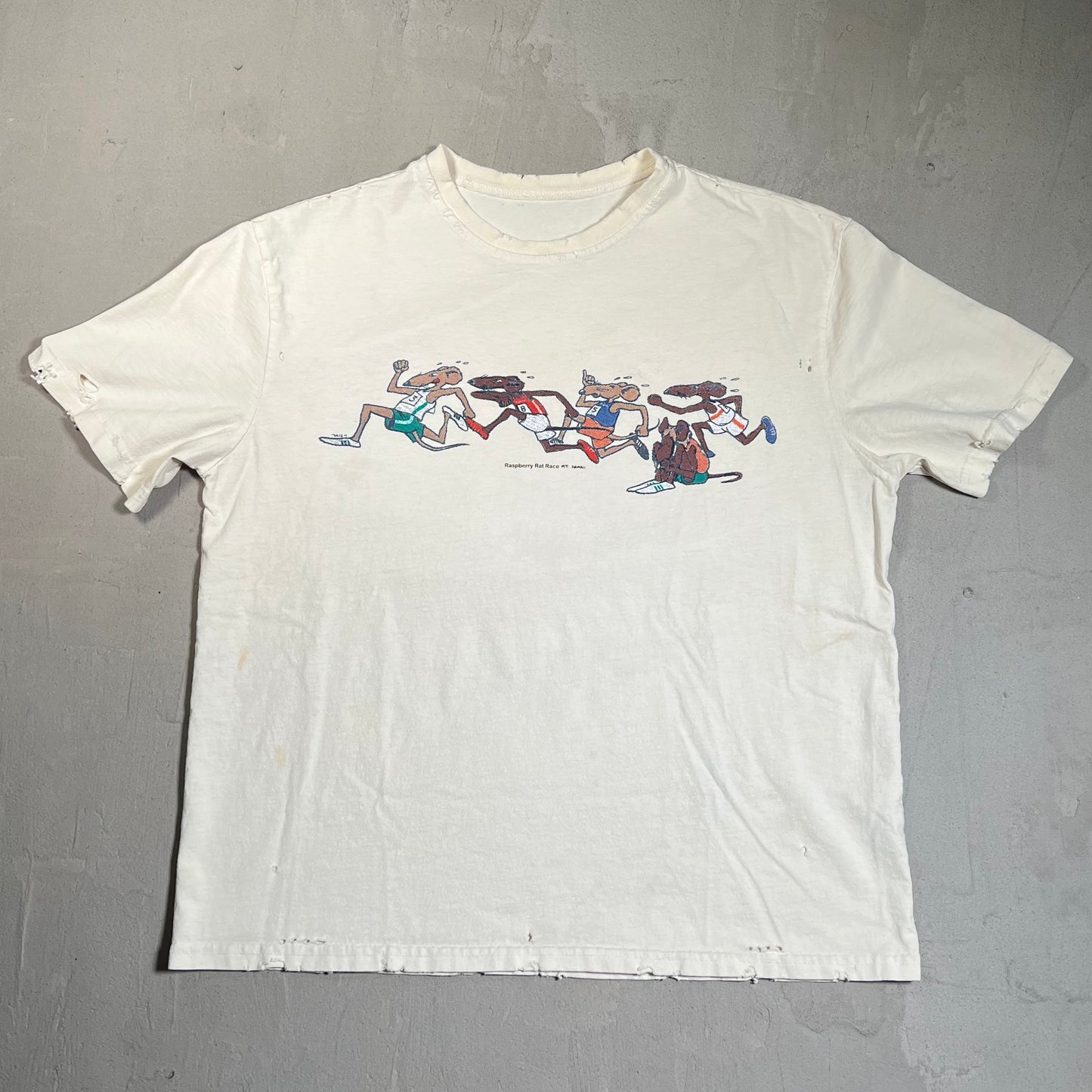 GV Gallery Raspberry Hills Rat Race Cream Tee Size Small USED x17733