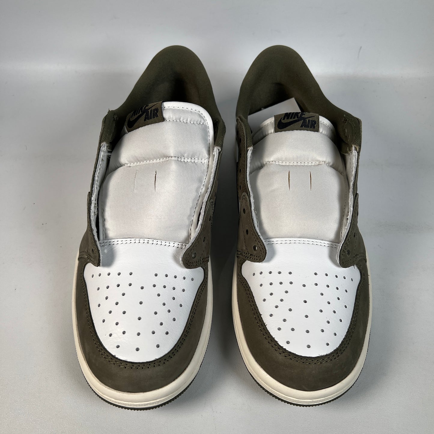 Jordan 1 Low Medium Olive (2026) Size 10 NEW s23179