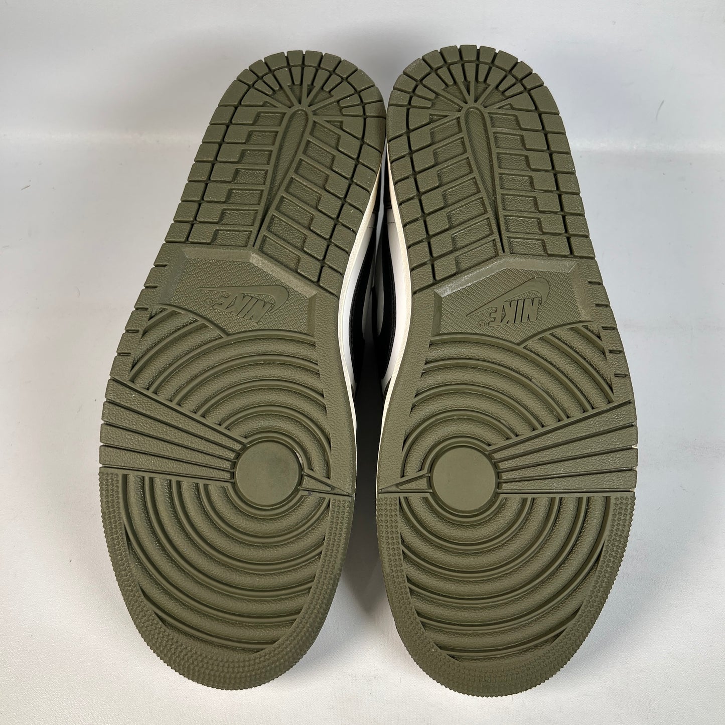 Jordan 1 Low Medium Olive (2026) Size 10 NEW s23179