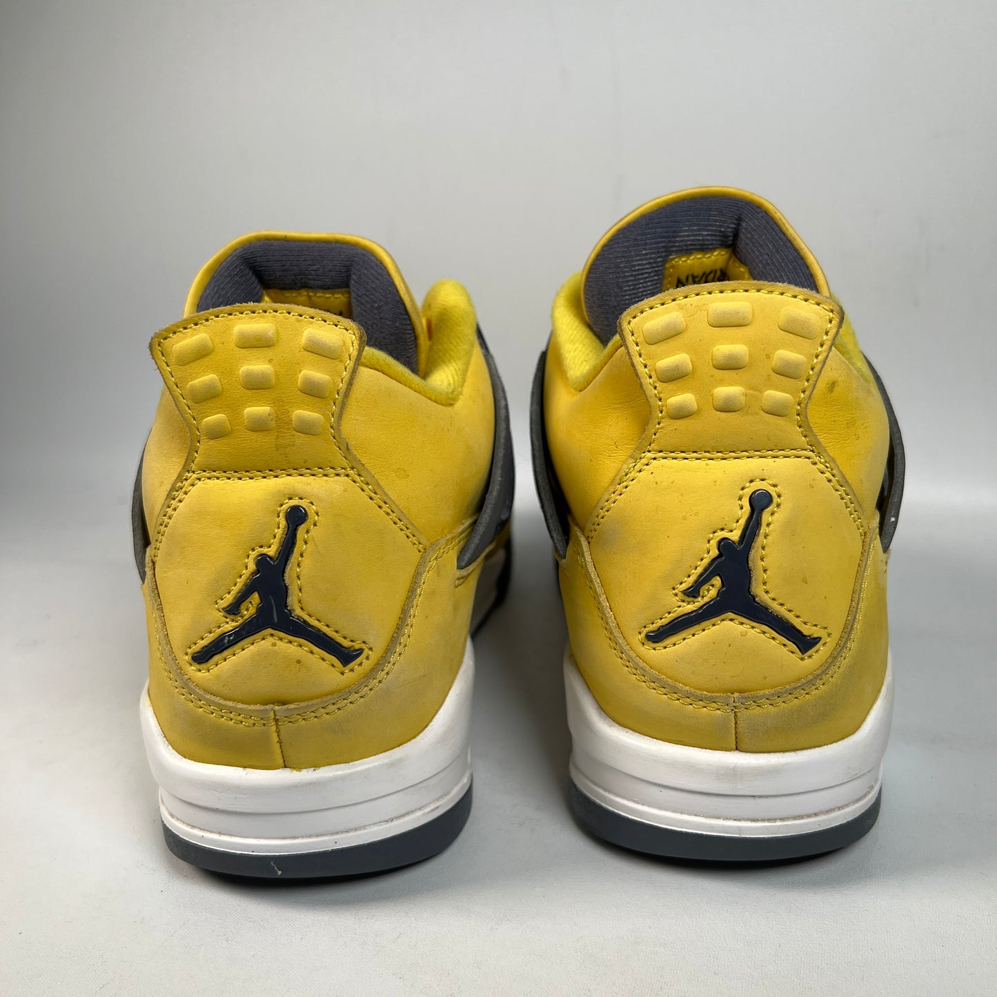 Jordan 4 Lightning (2021) Size 10 USED s23152