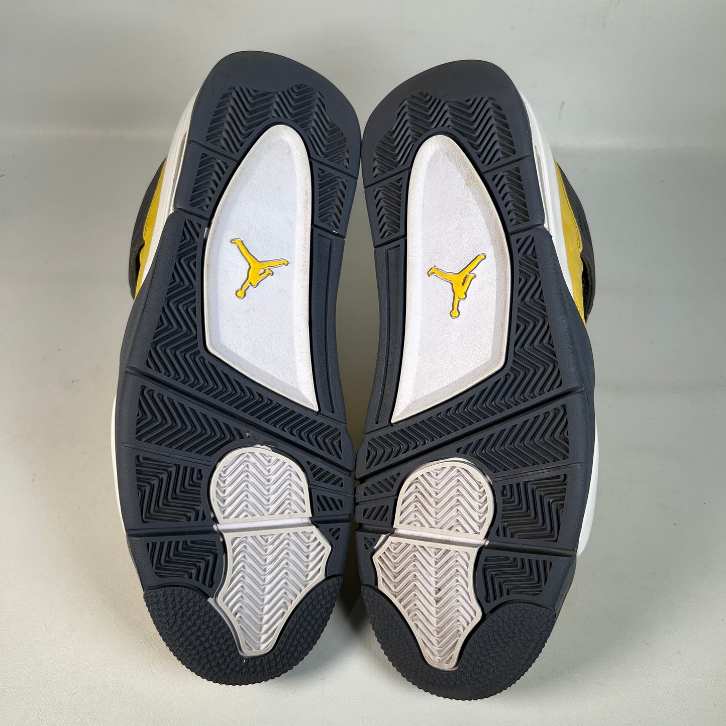 Jordan 4 Lightning (2021) Size 10 USED s23152