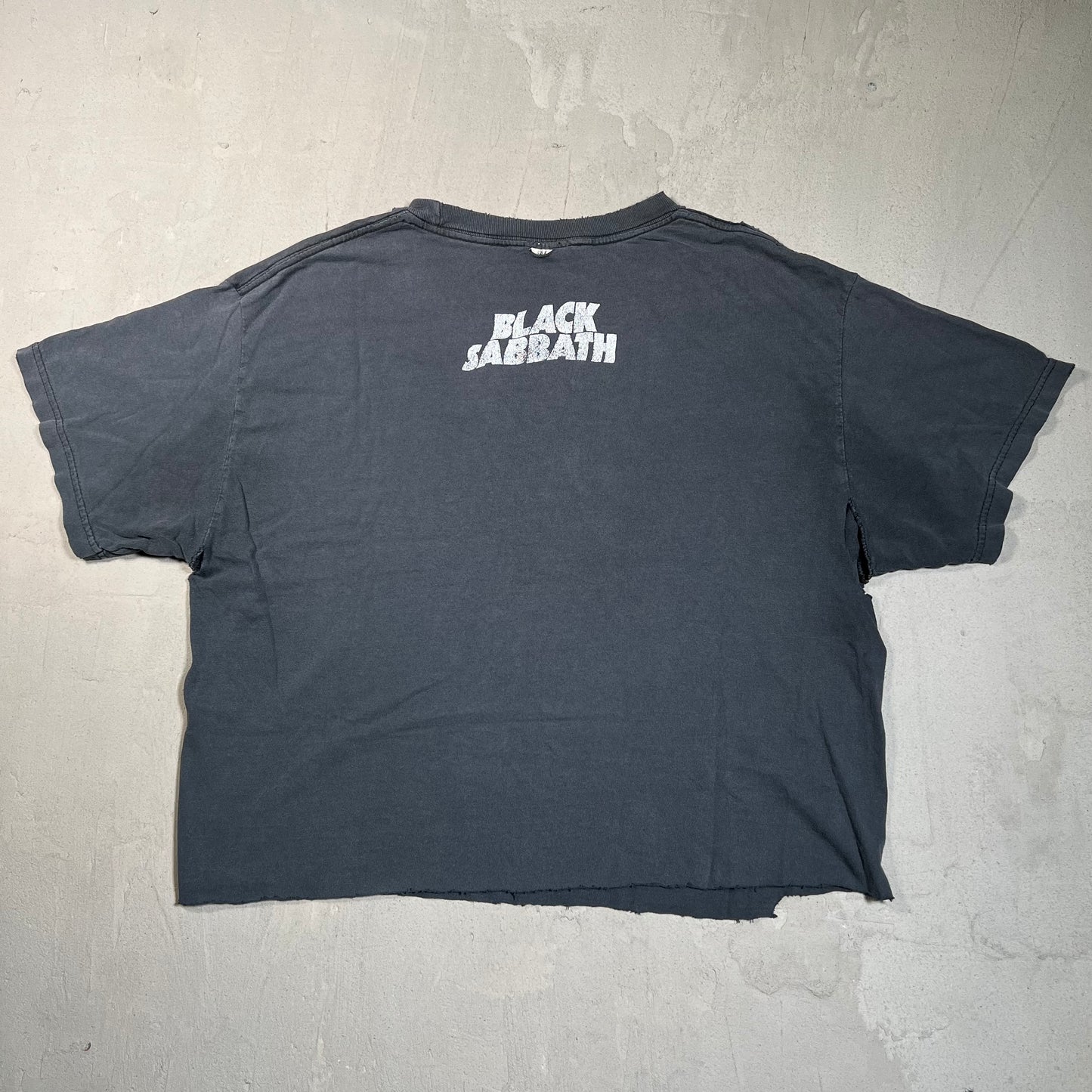 Y2K Black Sabbath "Paradiso" Portrait Tee (Cropped) Size Large USED v19648