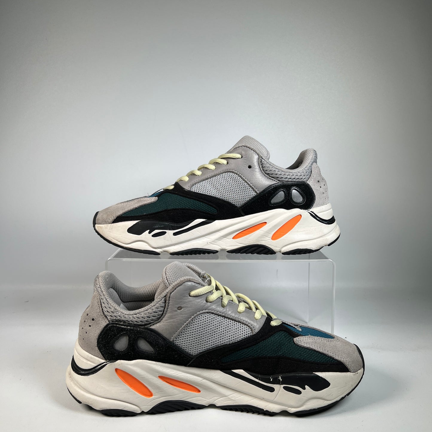 Yeezy 700 Wave Runner (2017) Size 9 USED s23162