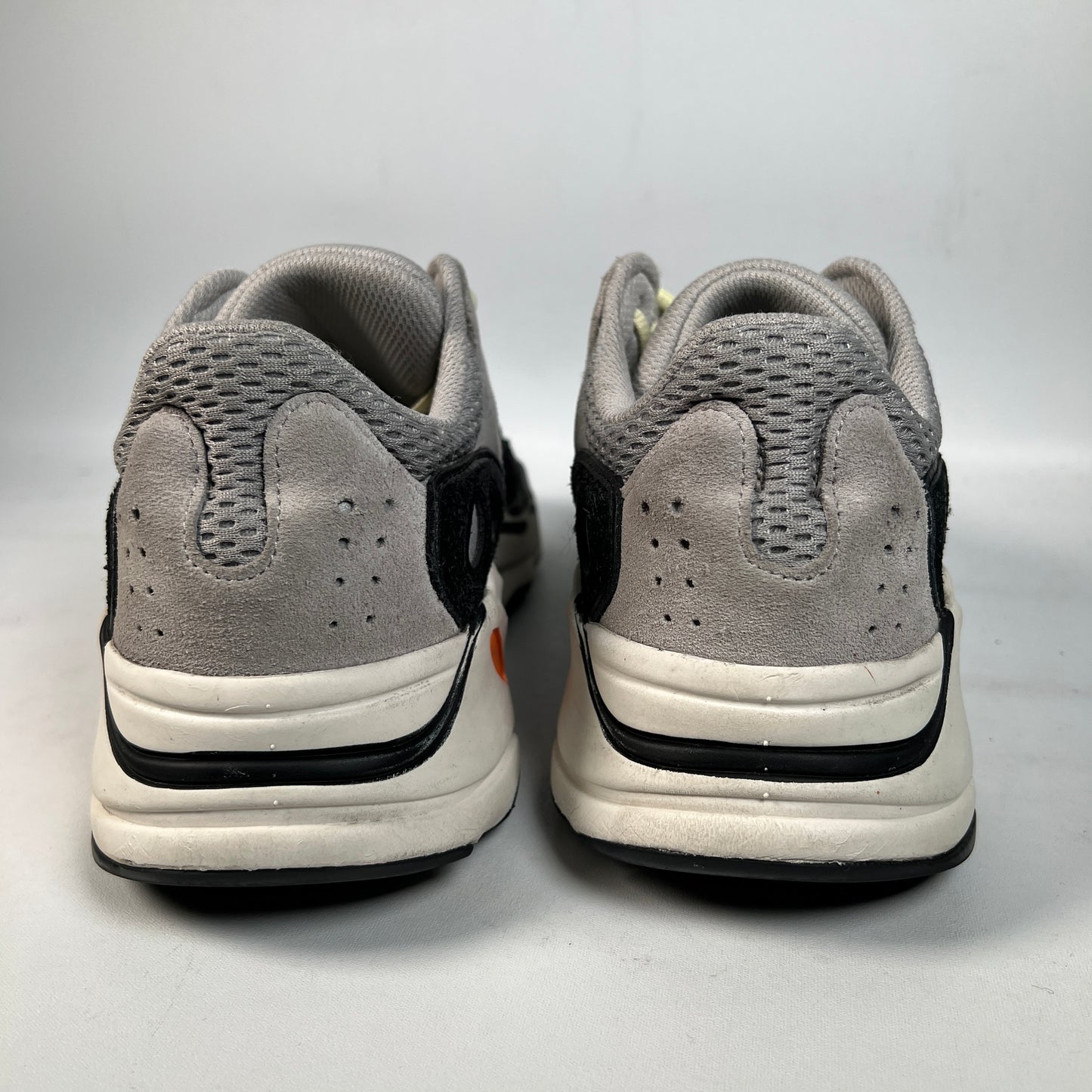Yeezy 700 Wave Runner (2017) Size 9 USED s23162