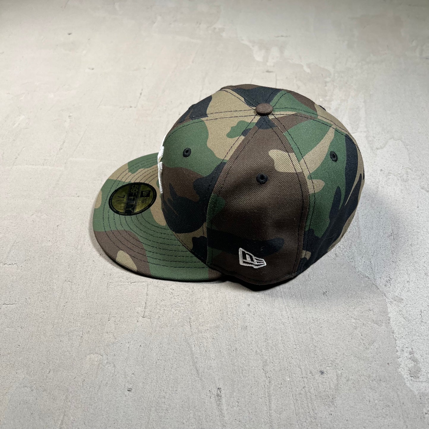 Supreme New York Yankees New Era Woodland Camo Fitted Hat Size 7 3/8 USED x177689