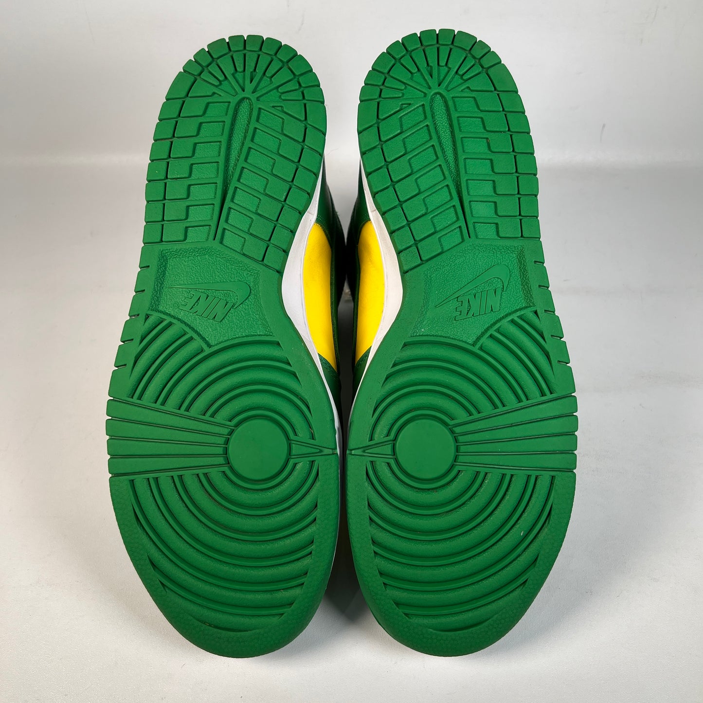 Nike SB Supreme By Any Means Brazil (2022) Size 10 USED s23104