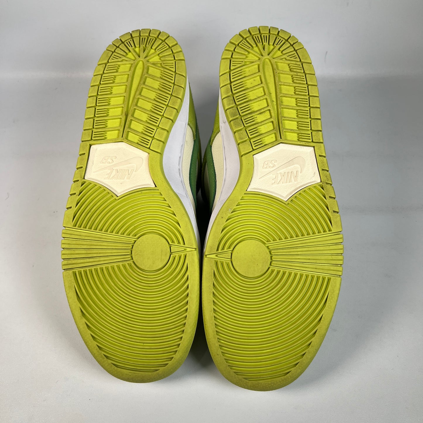 Nike SB Dunk Low Green Apple (2022) Size 12 USED s23184