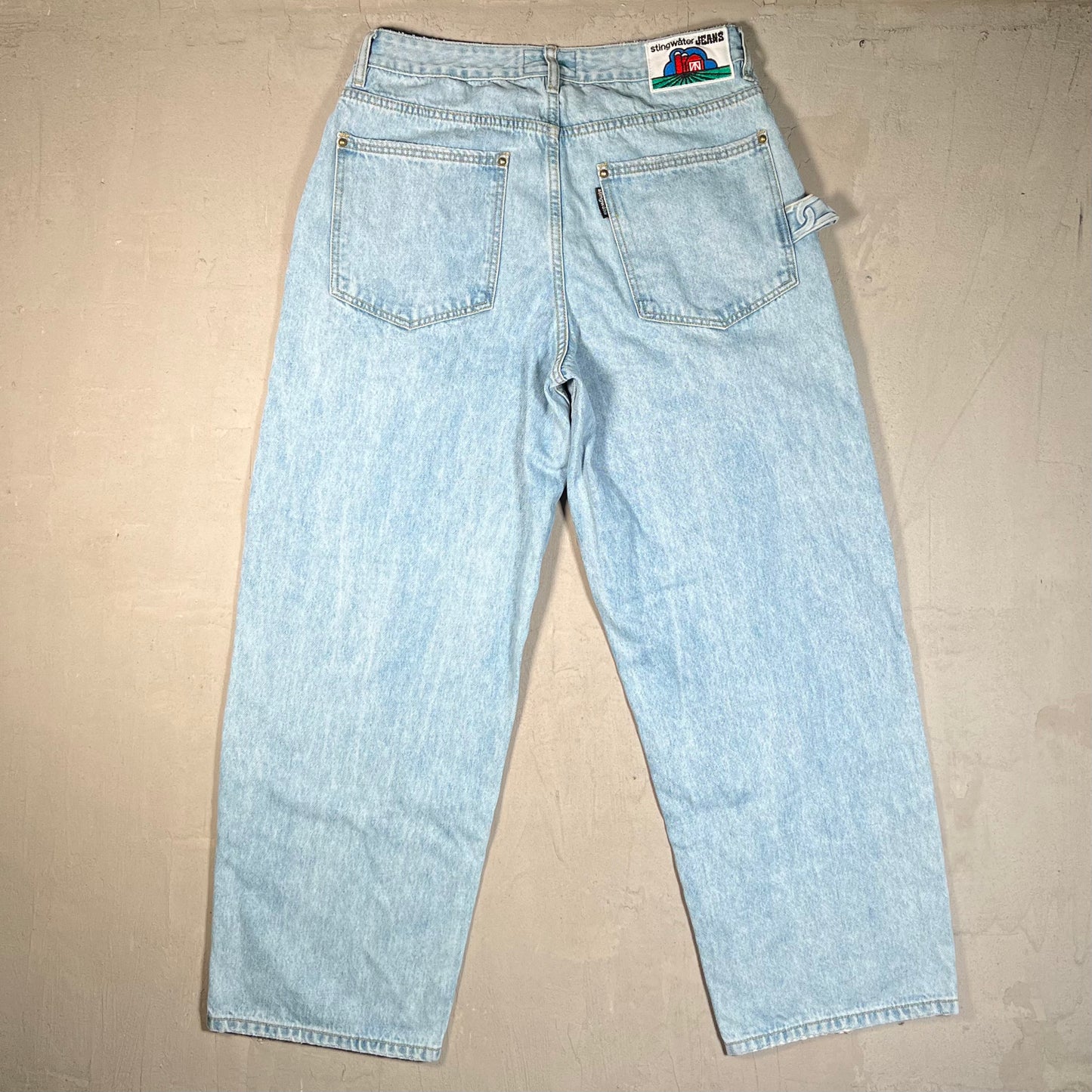 Stingwater Light Blue Washed Jeans Size Medium USED x17786