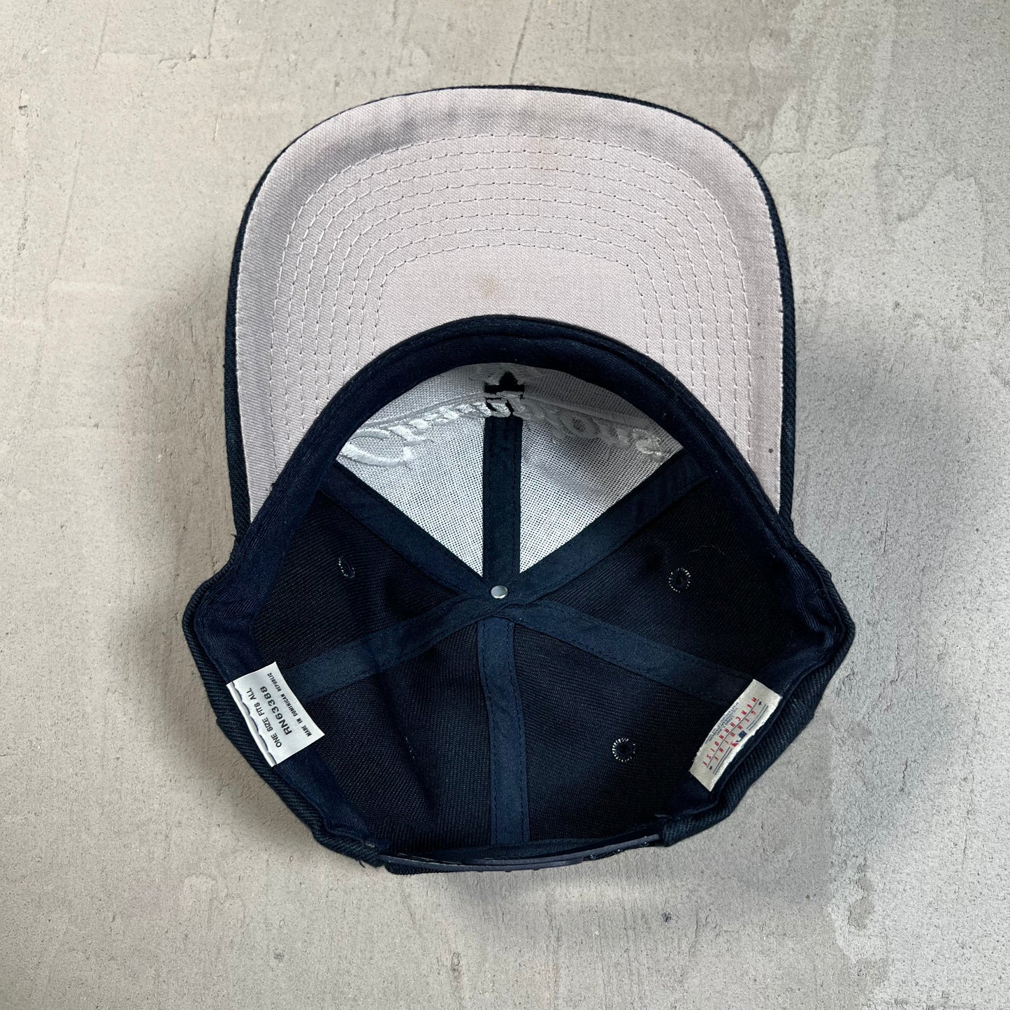 1999 Yankees Navy World Series Snapback Hat USED v19727