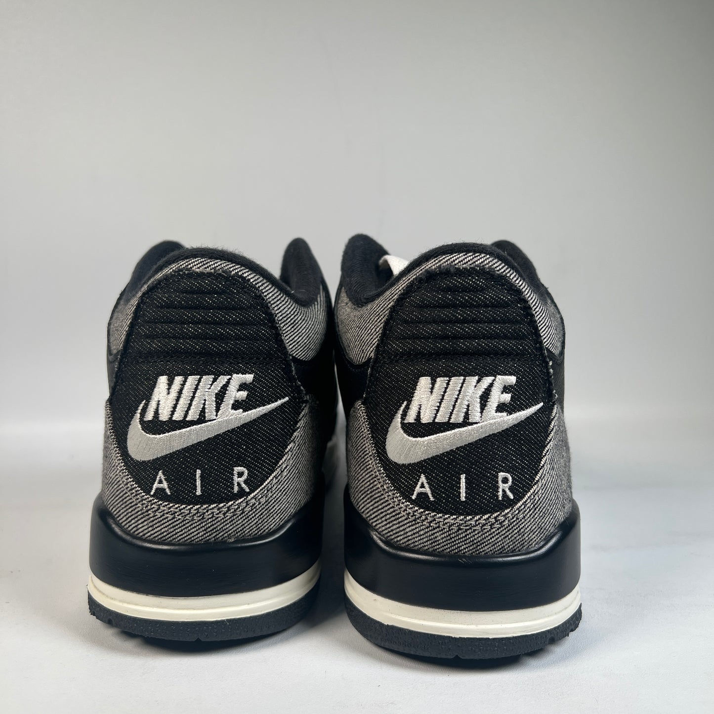 Jordan 3 Levis Black (2026) Size 10 USED s23172