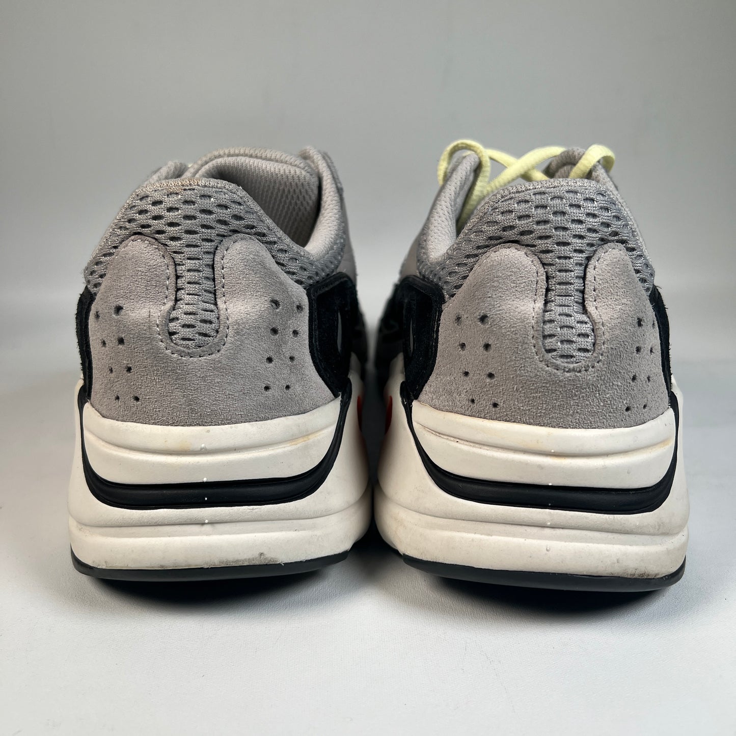 Yeezy 700 Wave Runner (2018) Size 9 USED s22777