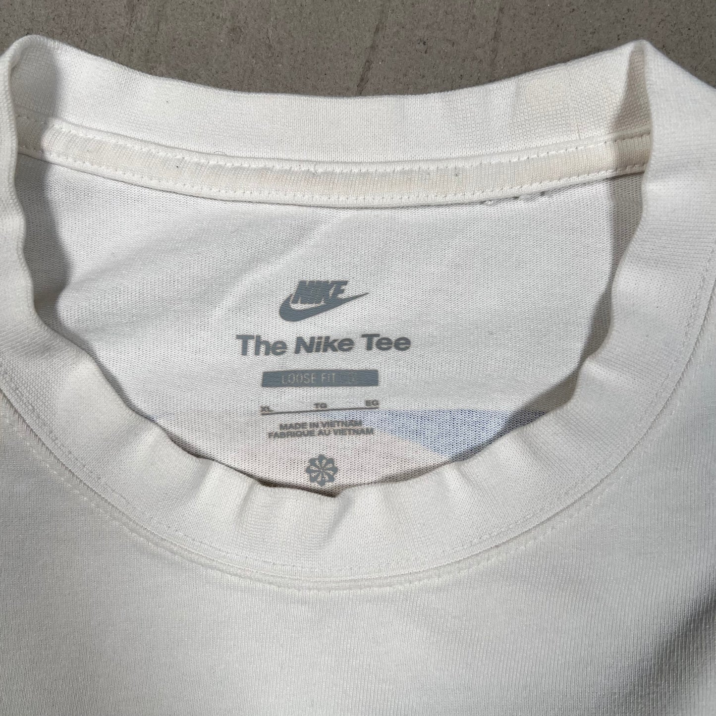 Nike "Unite Sport" White Longsleeve Size XL USED v19694