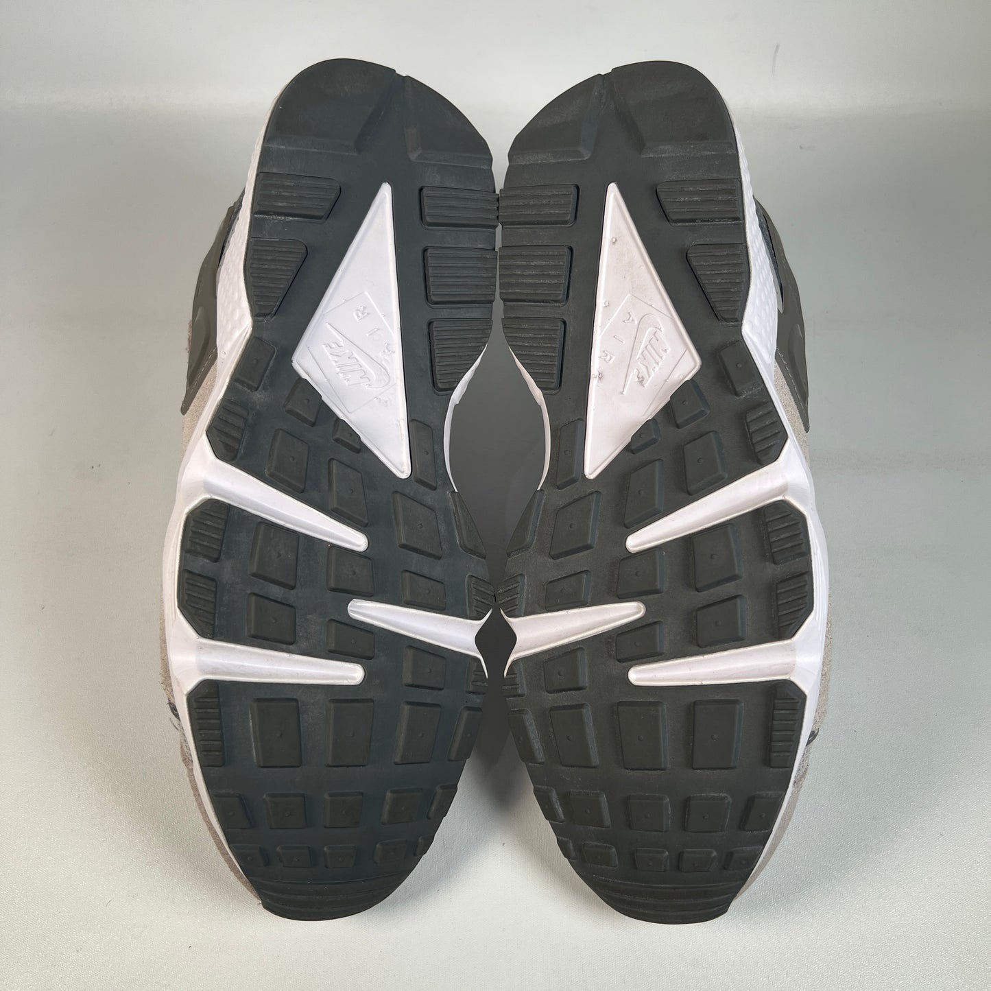 Nike Air Huarache Runner Light Iron Ore (2024) Size 9 USED S23014