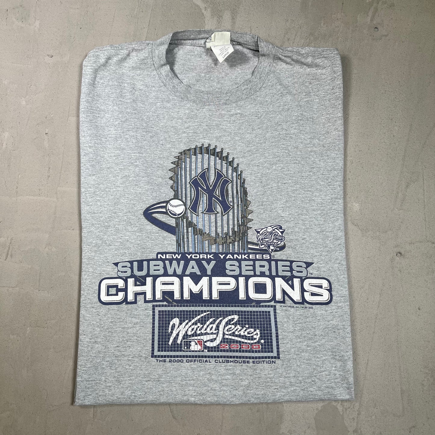 2000 Yankees World Series Trophy Tee Grey Size Large USED v19699