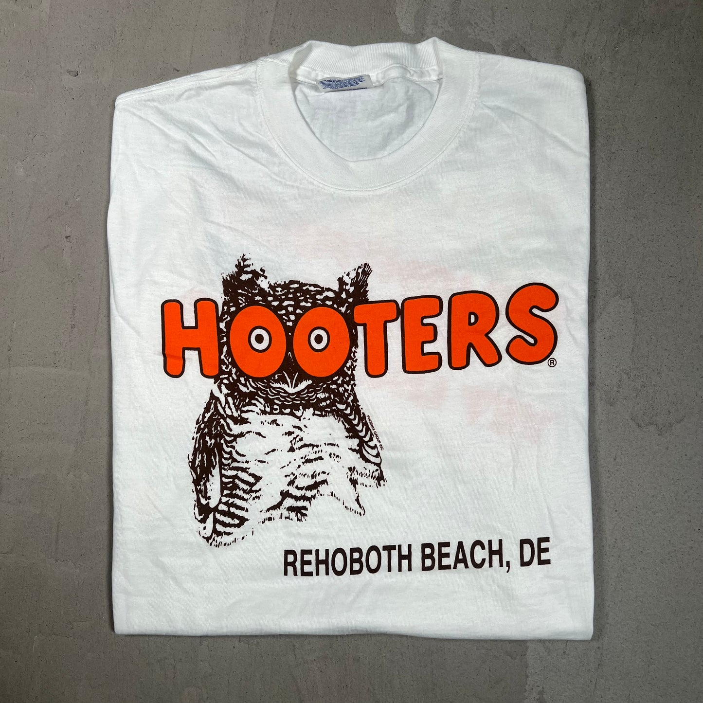 2000s Hooters "Rehobeth" White Tee Size Small USED v19706