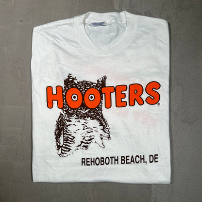 2000s Hooters "Rehobeth" White Tee Size Small USED v19706