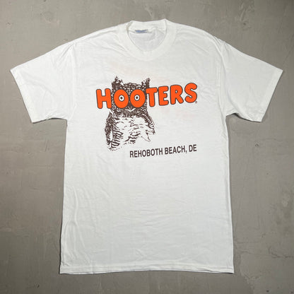 2000s Hooters "Rehobeth" White Tee Size Small USED v19706