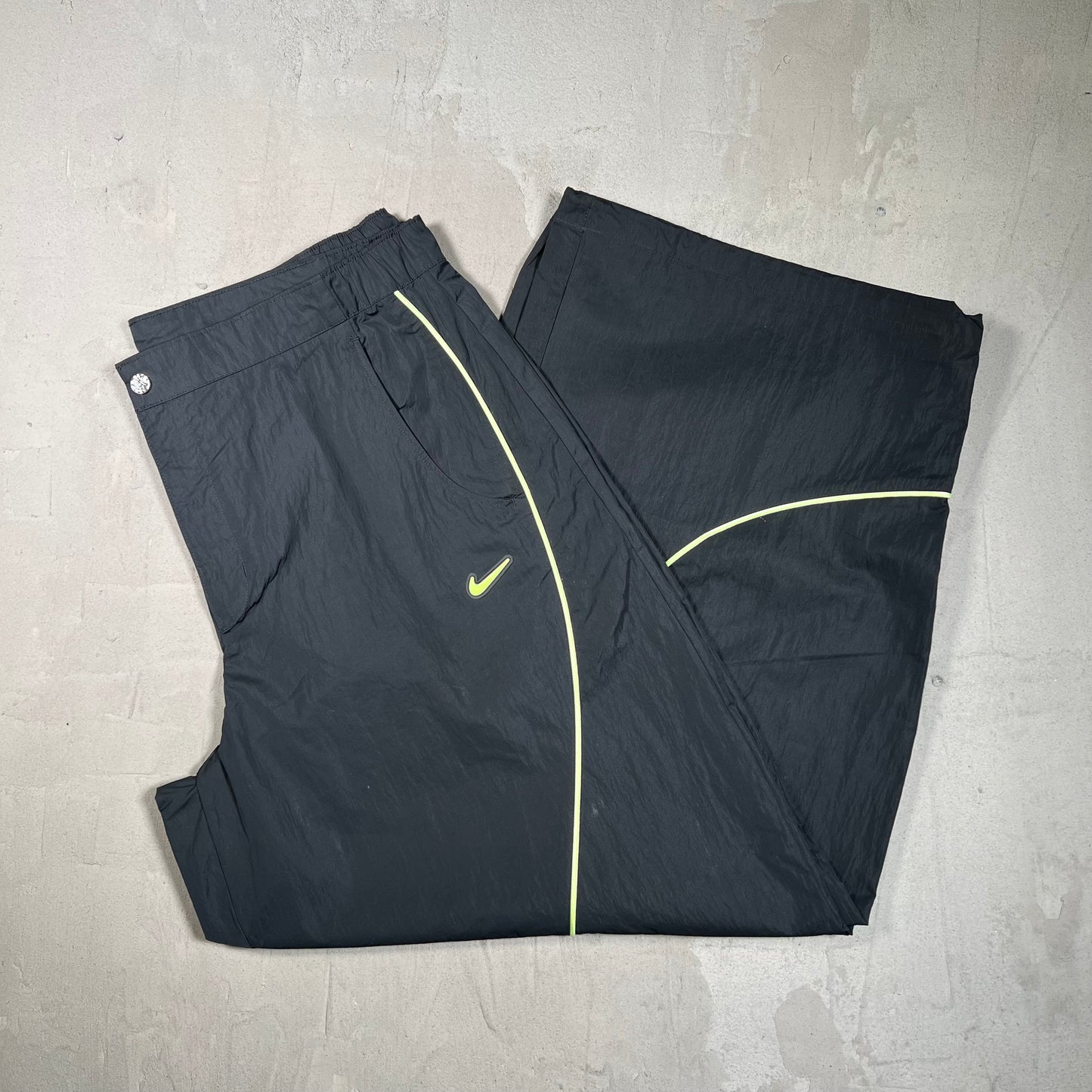 Nike Nylon Barrel Leg Track Pants Black w/ Green Piping Size Large V19689