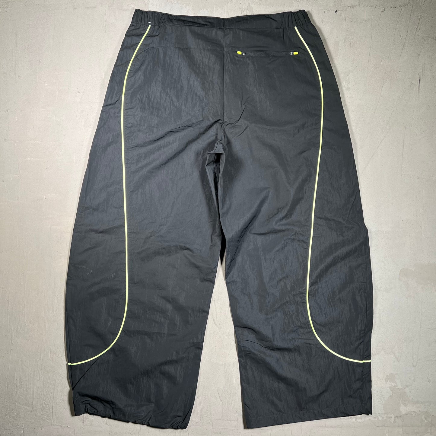 Nike Nylon Barrel Leg Track Pants Black w/ Green Piping Size Large V19689