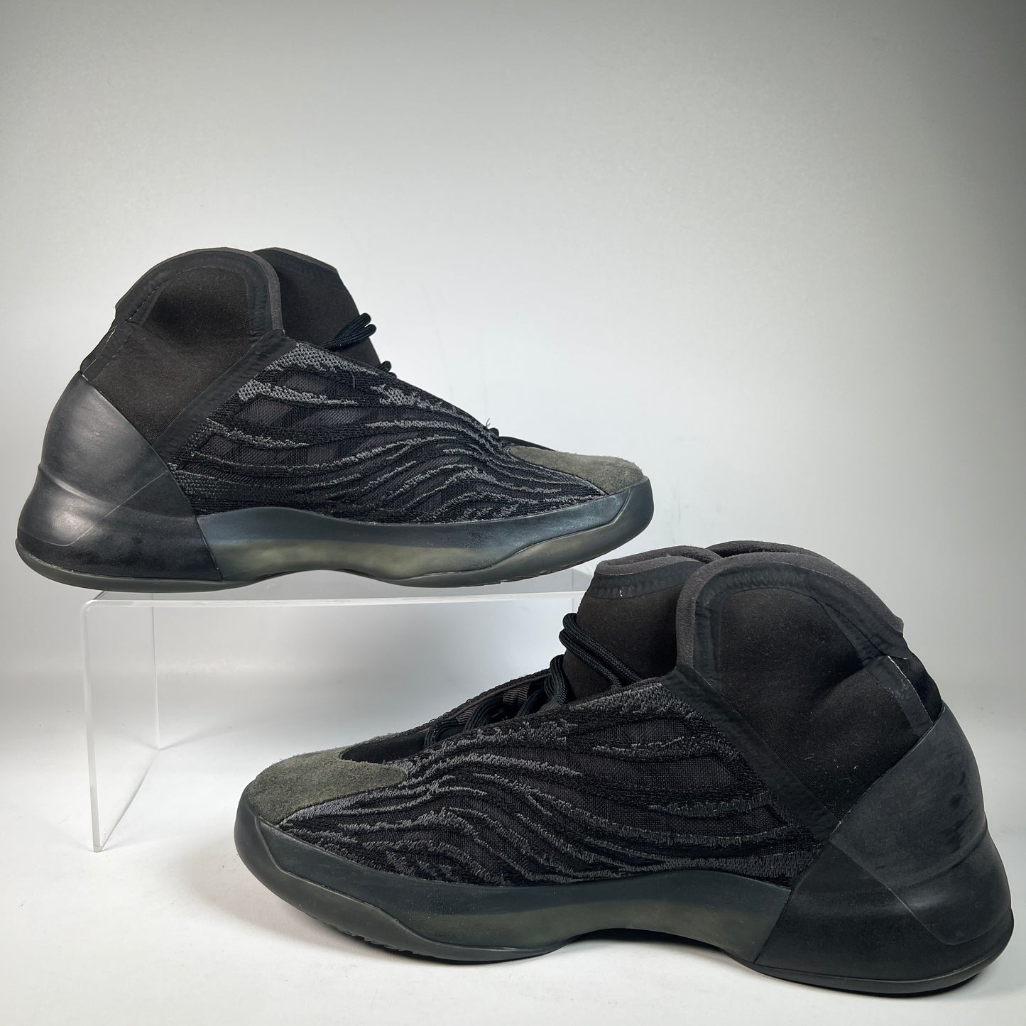 Yeezy QNTM Onyx (2021) Size 11.5 USED s23155